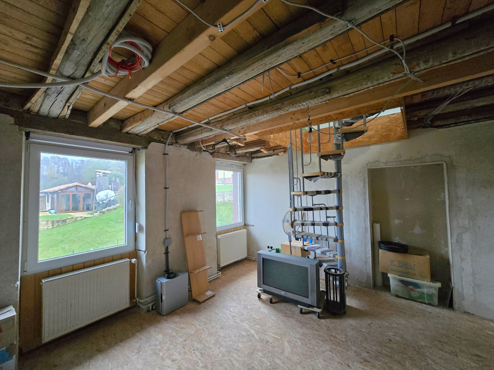 KInderzimmer mit Treppe zum ausgebauten Spitzboden